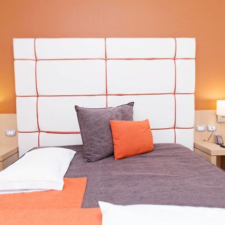 Hotel Al Ritrovo Кастелуцо Екстериор снимка