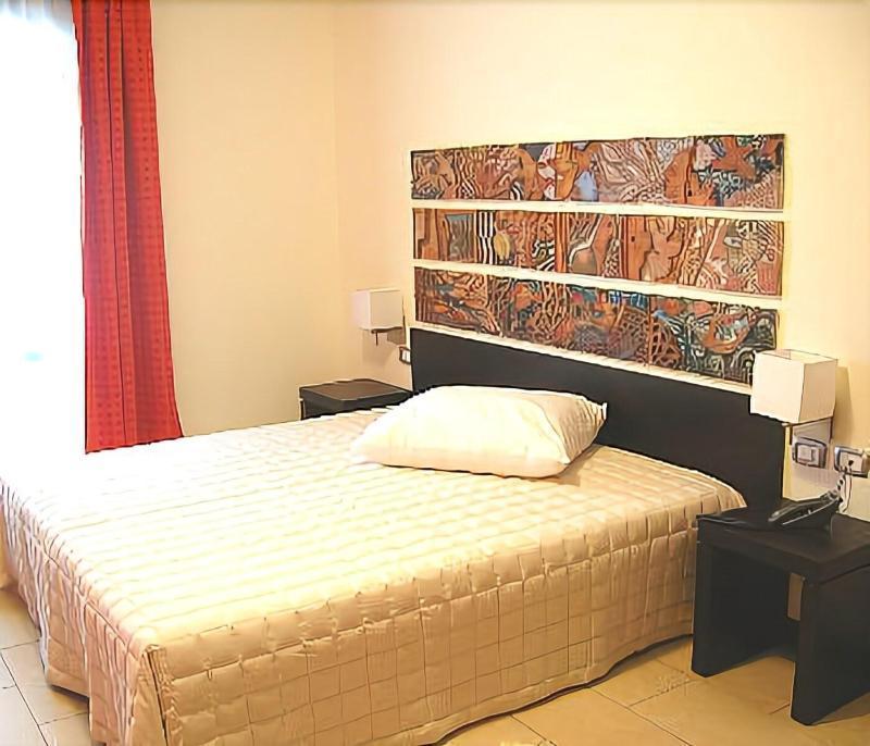 Hotel Al Ritrovo Кастелуцо Екстериор снимка