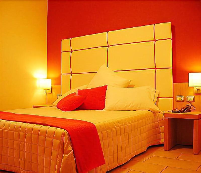 Hotel Al Ritrovo Кастелуцо Екстериор снимка