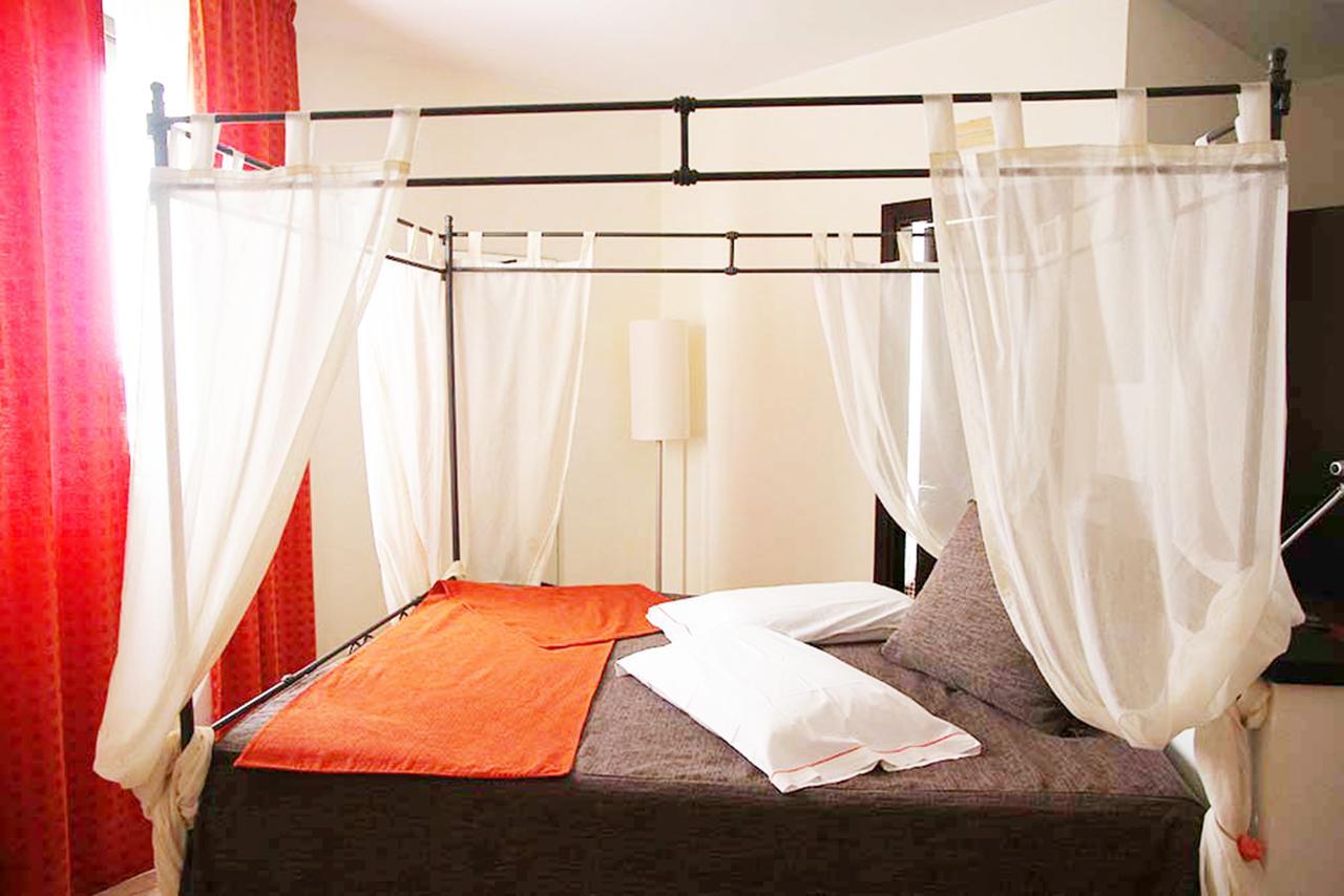 Hotel Al Ritrovo Кастелуцо Екстериор снимка