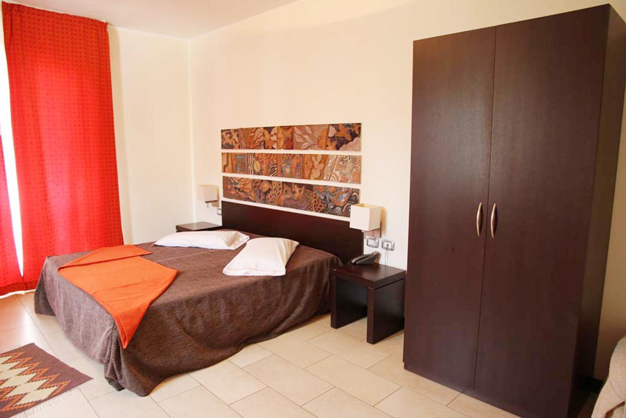 Hotel Al Ritrovo Кастелуцо Екстериор снимка