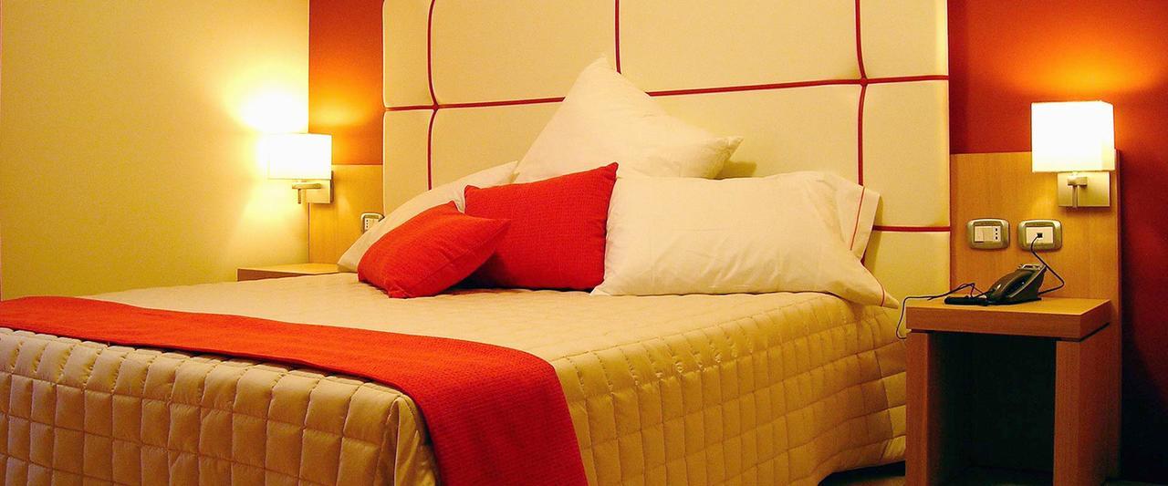 Hotel Al Ritrovo Кастелуцо Екстериор снимка