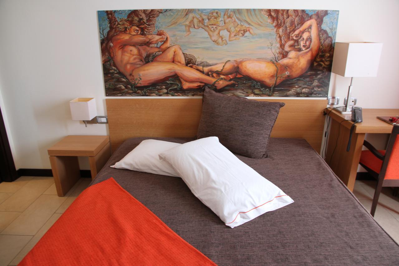 Hotel Al Ritrovo Кастелуцо Екстериор снимка