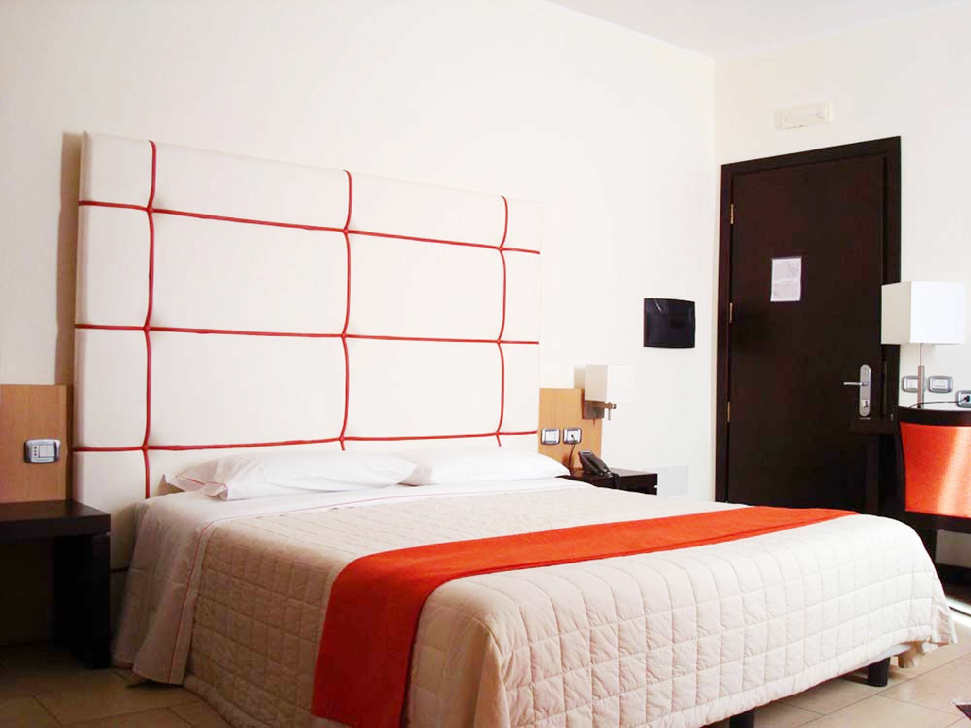 Hotel Al Ritrovo Кастелуцо Екстериор снимка