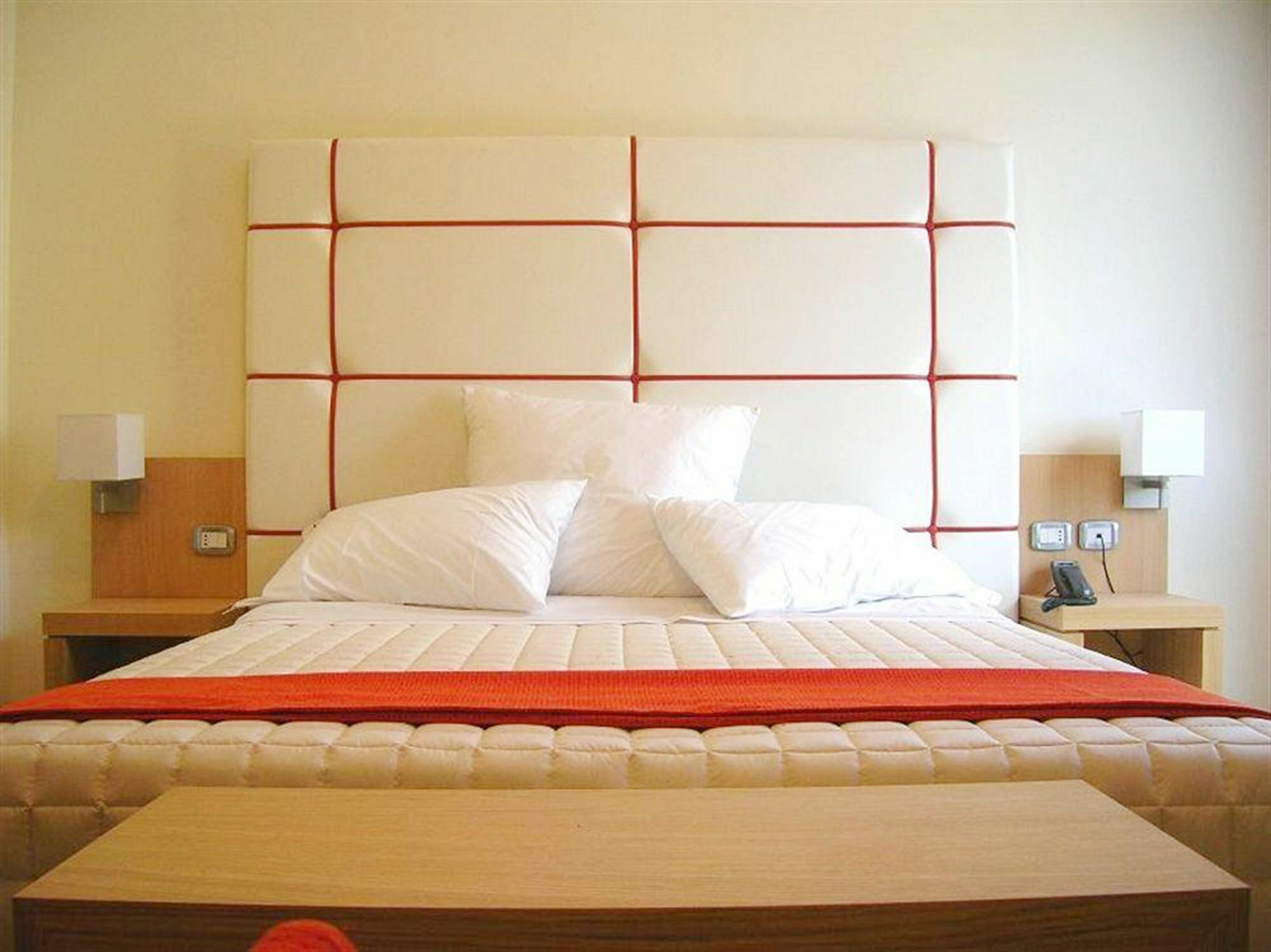 Hotel Al Ritrovo Кастелуцо Екстериор снимка