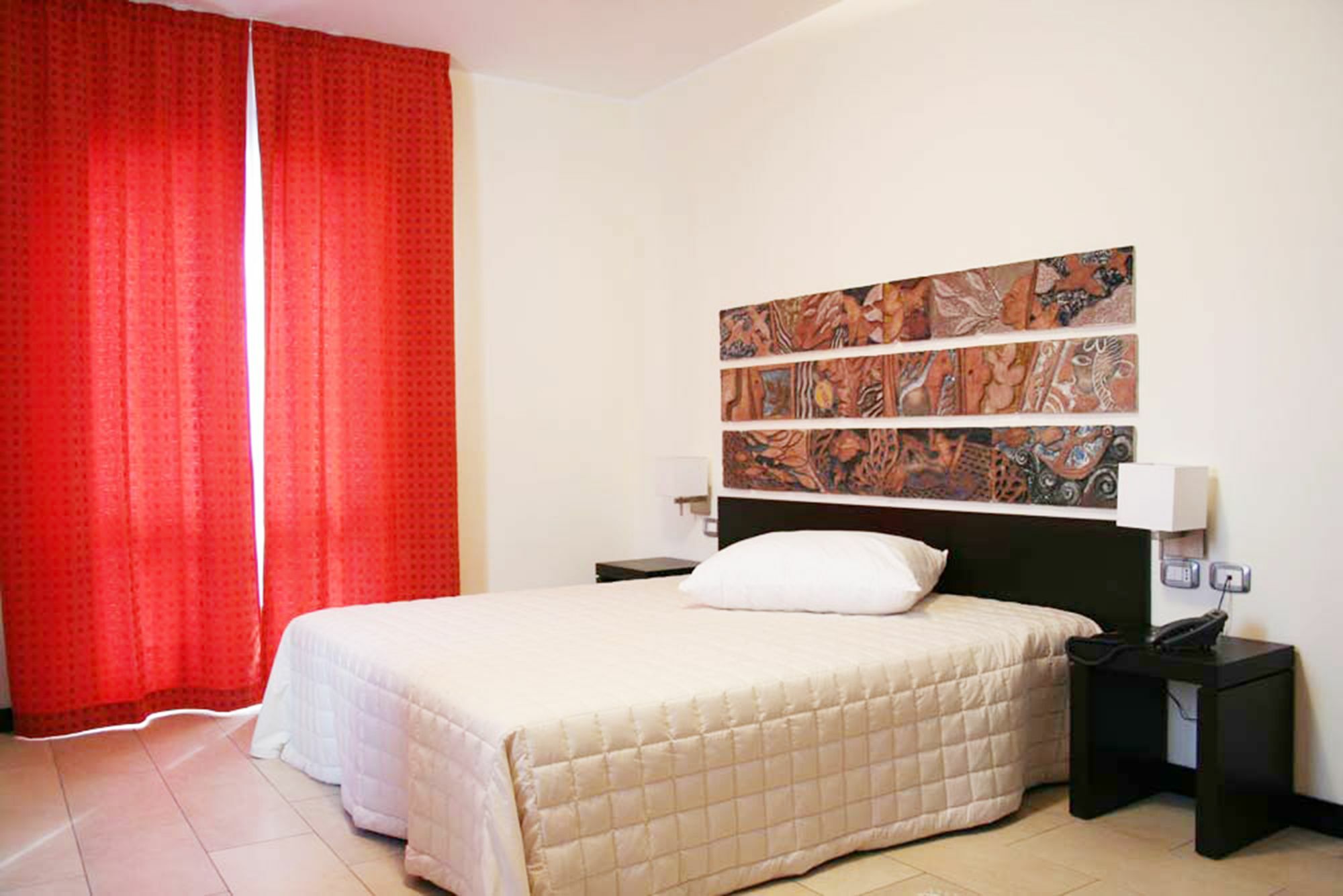 Hotel Al Ritrovo Кастелуцо Екстериор снимка